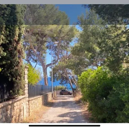 Maisonnette Climatisee A Louer Dans Fermee Proche 방돌