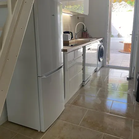 Maisonnette Climatisee A Louer Dans Fermee Proche