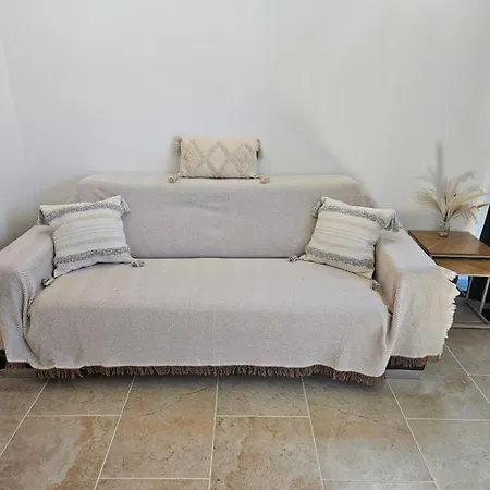 Maisonnette Climatisee A Louer Dans Fermee Proche Bandol