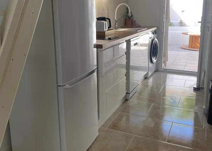 Maisonnette Climatisee A Louer Dans Fermee Proche