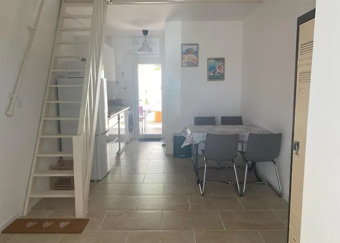 Apartment Maisonnette Climatisee A Louer Dans Fermee Proche *